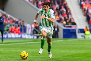 Madrid, İspanya - 3 Mart 2024: Atletico de Madrid ile Real Betis arasındaki lig maçı. Top gerçek Betis oyuncularında. Profesyonel futbol.