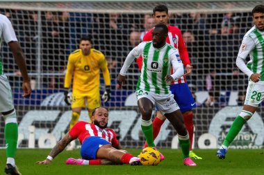 Madrid, İspanya - 3 Mart 2024: Atletico de Madrid ile Real Betis arasındaki lig maçı. Top gerçek Betis oyuncularında. Profesyonel futbol.