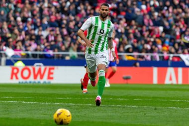 Madrid, İspanya - 3 Mart 2024: Atletico de Madrid ile Real Betis arasındaki lig maçı. Top gerçek Betis oyuncularında. Profesyonel futbol.