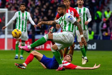 Madrid, İspanya - 3 Mart 2024: Atletico de Madrid ile Real Betis arasındaki lig maçı. Top gerçek Betis oyuncularında. Profesyonel futbol.