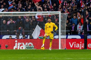 Madrid, İspanya - 3 Mart 2024: Atletico de Madrid ile Real Betis arasındaki lig maçı. Top gerçek Betis oyuncularında. Profesyonel futbol.
