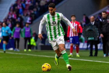 Madrid, İspanya - 3 Mart 2024: Atletico de Madrid ile Real Betis arasındaki lig maçı. Top gerçek Betis oyuncularında. Profesyonel futbol.