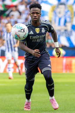 San Sebastian, İspanya - 13 Eylül 2025: La Liga Real Sociedad ve Real Madrid maçı San Sebastian 'da oynandı. Topu Madrid 'de oynayan gerçek oyuncular. La Liga 2024, 2025.