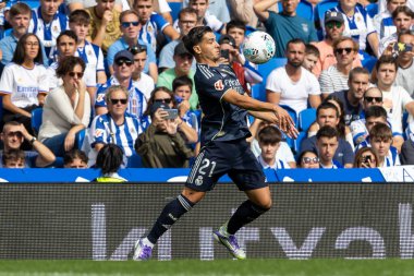 San Sebastian, İspanya - 13 Eylül 2025: La Liga Real Sociedad ve Real Madrid maçı San Sebastian 'da oynandı. Topu Madrid 'de oynayan gerçek oyuncular. La Liga 2024, 2025.