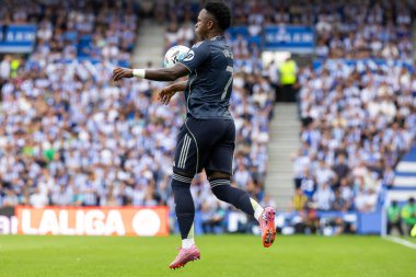 San Sebastian, İspanya - 13 Eylül 2025: La Liga Real Sociedad ve Real Madrid maçı San Sebastian 'da oynandı. Topu Madrid 'de oynayan gerçek oyuncular. La Liga 2024, 2025.