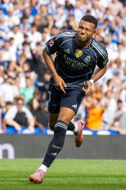 San Sebastian, İspanya - 13 Eylül 2025: La Liga Real Sociedad ve Real Madrid maçı San Sebastian 'da oynandı. Topu Madrid 'de oynayan gerçek oyuncular. La Liga 2024, 2025.