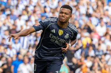 San Sebastian, İspanya - 13 Eylül 2025: La Liga Real Sociedad ve Real Madrid maçı San Sebastian 'da oynandı. Topu Madrid 'de oynayan gerçek oyuncular. La Liga 2024, 2025.