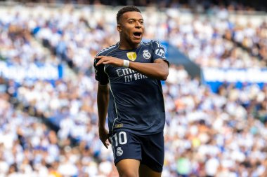 San Sebastian, İspanya - 13 Eylül 2025: La Liga Real Sociedad ve Real Madrid maçı San Sebastian 'da oynandı. Topu Madrid 'de oynayan gerçek oyuncular. La Liga 2024, 2025.