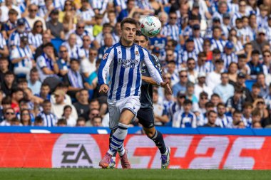 San Sebastian, İspanya - 13 Eylül 2025: La Liga Real Sociedad ve Real Madrid maçı San Sebastian 'da oynandı. Top oynayan gerçek Sociedad oyuncuları. La Liga 2024, 2025.