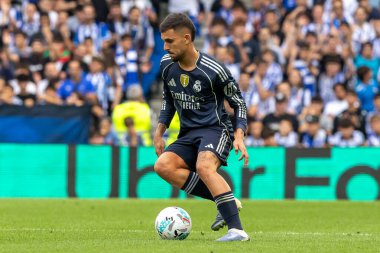 San Sebastian, İspanya - 13 Eylül 2025: La Liga Real Sociedad ve Real Madrid maçı San Sebastian 'da oynandı. Topu Madrid 'de oynayan gerçek oyuncular. La Liga 2024, 2025.