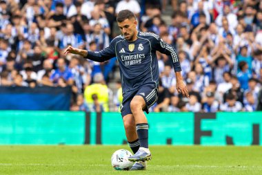 San Sebastian, İspanya - 13 Eylül 2025: La Liga Real Sociedad ve Real Madrid maçı San Sebastian 'da oynandı. Topu Madrid 'de oynayan gerçek oyuncular. La Liga 2024, 2025.