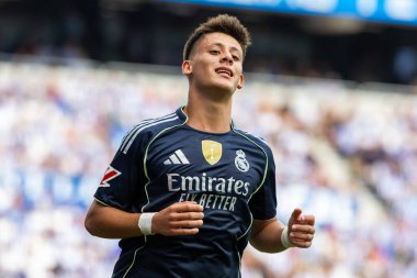 San Sebastian, İspanya - 13 Eylül 2025: La Liga Real Sociedad ve Real Madrid maçı San Sebastian 'da oynandı. Topu Madrid 'de oynayan gerçek oyuncular. La Liga 2024, 2025.