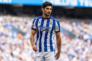 San Sebastian, İspanya - 13 Eylül 2025: La Liga Real Sociedad ve Real Madrid maçı San Sebastian 'da oynandı. Top oynayan gerçek Sociedad oyuncuları. La Liga 2024, 2025.