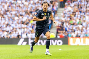 San Sebastian, İspanya - 13 Eylül 2025: La Liga Real Sociedad ve Real Madrid maçı San Sebastian 'da oynandı. Topu Madrid 'de oynayan gerçek oyuncular. La Liga 2024, 2025.