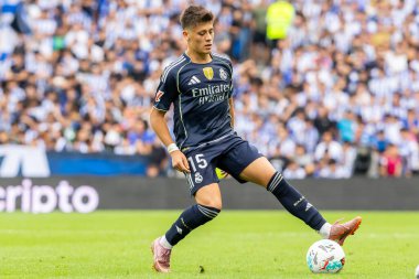 San Sebastian, İspanya - 13 Eylül 2025: La Liga Real Sociedad ve Real Madrid maçı San Sebastian 'da oynandı. Topu Madrid 'de oynayan gerçek oyuncular. La Liga 2024, 2025.