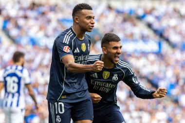 San Sebastian, İspanya - 13 Eylül 2025: La Liga Real Sociedad ve Real Madrid maçı San Sebastian 'da oynandı. Topu Madrid 'de oynayan gerçek oyuncular. La Liga 2024, 2025.