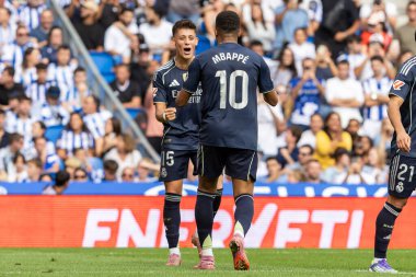 San Sebastian, İspanya - 13 Eylül 2025: La Liga Real Sociedad ve Real Madrid maçı San Sebastian 'da oynandı. Topu Madrid 'de oynayan gerçek oyuncular. La Liga 2024, 2025.