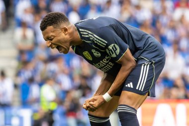 San Sebastian, İspanya - 13 Eylül 2025: La Liga Real Sociedad ve Real Madrid maçı San Sebastian 'da oynandı. Topu Madrid 'de oynayan gerçek oyuncular. La Liga 2024, 2025.