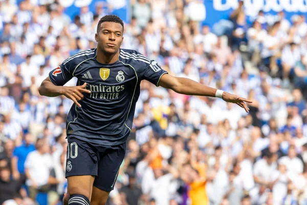 San Sebastian, İspanya - 13 Eylül 2025: La Liga Real Sociedad ve Real Madrid maçı San Sebastian 'da oynandı. Topu Madrid 'de oynayan gerçek oyuncular. La Liga 2024, 2025.
