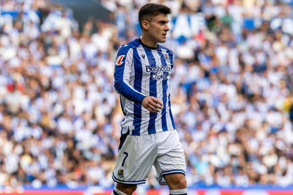 San Sebastian, İspanya - 13 Eylül 2025: La Liga Real Sociedad ve Real Madrid maçı San Sebastian 'da oynandı. Top oynayan gerçek Sociedad oyuncuları. La Liga 2024, 2025.