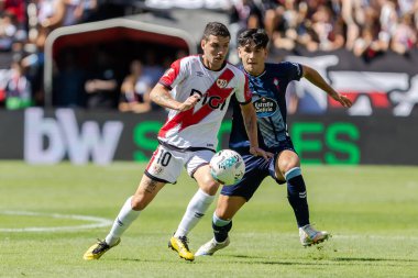 Madrid, İspanya - 21 Eylül 2025: Madrid 'de oynanan Rayo Vallecano ve Celta de Vigo ligi maçı. Celta oyuncuları. Rayo oyuncuları. EA Spor Ligi 2024, 2025. İspanyol futbolu.