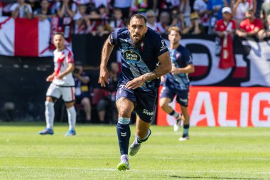 Madrid, İspanya - 21 Eylül 2025: Madrid 'de oynanan Rayo Vallecano ve Celta de Vigo ligi maçı. Celta oyuncuları. Rayo oyuncuları. EA Spor Ligi 2024, 2025. İspanyol futbolu.