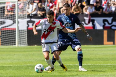 Madrid, İspanya - 21 Eylül 2025: Madrid 'de oynanan Rayo Vallecano ve Celta de Vigo ligi maçı. Celta oyuncuları. Rayo oyuncuları. EA Spor Ligi 2024, 2025. İspanyol futbolu.