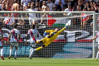 Madrid, İspanya - 21 Eylül 2025: Madrid 'de oynanan Rayo Vallecano ve Celta de Vigo ligi maçı. Celta oyuncuları. Rayo oyuncuları. EA Spor Ligi 2024, 2025. İspanyol futbolu.