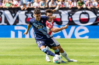 Madrid, İspanya - 21 Eylül 2025: Madrid 'de oynanan Rayo Vallecano ve Celta de Vigo ligi maçı. Celta oyuncuları. Rayo oyuncuları. EA Spor Ligi 2024, 2025. İspanyol futbolu.
