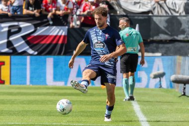 Madrid, İspanya - 21 Eylül 2025: Madrid 'de oynanan Rayo Vallecano ve Celta de Vigo ligi maçı. Celta oyuncuları. Rayo oyuncuları. EA Spor Ligi 2024, 2025. İspanyol futbolu.