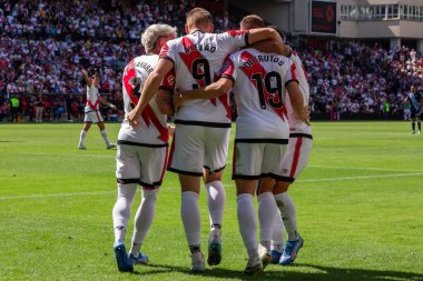 Madrid, İspanya - 21 Eylül 2025: Madrid 'de oynanan Rayo Vallecano ve Celta de Vigo ligi maçı. Celta oyuncuları. Rayo oyuncuları. EA Spor Ligi 2024, 2025. İspanyol futbolu.