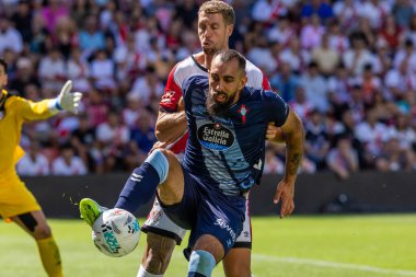 Madrid, İspanya - 21 Eylül 2025: Madrid 'de oynanan Rayo Vallecano ve Celta de Vigo ligi maçı. Celta oyuncuları. Rayo oyuncuları. EA Spor Ligi 2024, 2025. İspanyol futbolu.