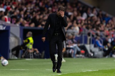 Madrid, İspanya - 24 Eylül 2025: Atletico Madrid ile Rayo Vallecano arasındaki La Liga maçı Madrid 'de oynandı. Diego Pablo Simeone. EA Spor Ligi. Madrid Derbisi.