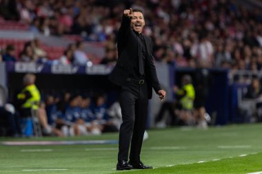 Madrid, İspanya - 24 Eylül 2025: Atletico Madrid ile Rayo Vallecano arasındaki La Liga maçı Madrid 'de oynandı. Diego Pablo Simeone. EA Spor Ligi. Madrid Derbisi.