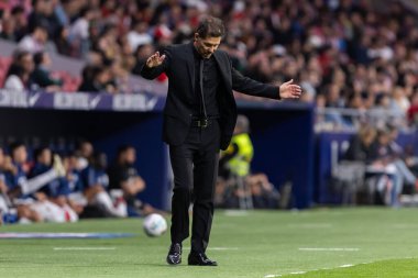 Madrid, İspanya - 24 Eylül 2025: Atletico Madrid ile Rayo Vallecano arasındaki La Liga maçı Madrid 'de oynandı. Diego Pablo Simeone. EA Spor Ligi. Madrid Derbisi.