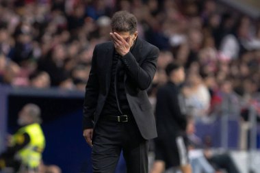 Madrid, İspanya - 24 Eylül 2025: Atletico Madrid ile Rayo Vallecano arasındaki La Liga maçı Madrid 'de oynandı. Diego Pablo Simeone. EA Spor Ligi. Madrid Derbisi.