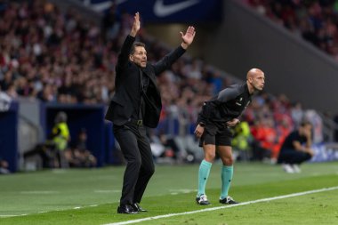 Madrid, İspanya - 24 Eylül 2025: Atletico Madrid ile Rayo Vallecano arasındaki La Liga maçı Madrid 'de oynandı. Diego Pablo Simeone. EA Spor Ligi. Madrid Derbisi.