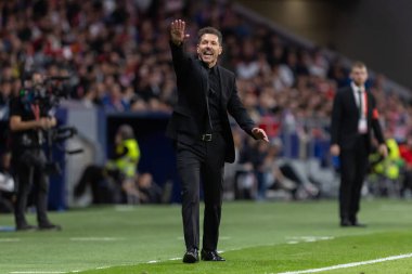 Madrid, İspanya - 24 Eylül 2025: Atletico Madrid ile Rayo Vallecano arasındaki La Liga maçı Madrid 'de oynandı. Diego Pablo Simeone. EA Spor Ligi. Madrid Derbisi.