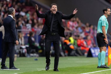 Madrid, İspanya - 24 Eylül 2025: Atletico Madrid ile Rayo Vallecano arasındaki La Liga maçı Madrid 'de oynandı. Diego Pablo Simeone. EA Spor Ligi. Madrid Derbisi.