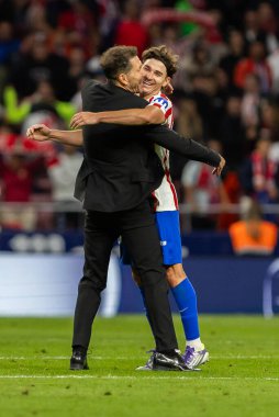 Madrid, İspanya - 24 Eylül 2025: Atletico Madrid ile Rayo Vallecano arasındaki La Liga maçı Madrid 'de oynandı. Diego Pablo Simeone. EA Spor Ligi. Madrid Derbisi.