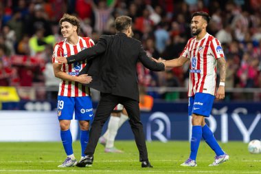 Madrid, İspanya - 24 Eylül 2025: Atletico Madrid ile Rayo Vallecano arasındaki La Liga maçı Madrid 'de oynandı. Diego Pablo Simeone. EA Spor Ligi. Madrid Derbisi.