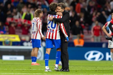 Madrid, İspanya - 24 Eylül 2025: Atletico Madrid ile Rayo Vallecano arasındaki La Liga maçı Madrid 'de oynandı. Diego Pablo Simeone. EA Spor Ligi. Madrid Derbisi.