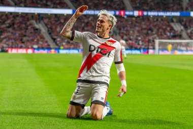 Madrid, İspanya - 24 Eylül 2025: Atletico Madrid ile Rayo Vallecano arasındaki La Liga maçı Madrid 'de oynandı. Rayo Vallecano oyuncuları. EA Spor Ligi. Madrid Derbisi.