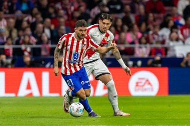 Madrid, İspanya - 24 Eylül 2025: Atletico Madrid ile Rayo Vallecano arasındaki La Liga maçı Madrid 'de oynandı. Atletico Madrid oyuncuları. EA Spor Ligi. Madrid Derbisi.