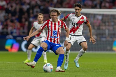 Madrid, İspanya - 24 Eylül 2025: Atletico Madrid ile Rayo Vallecano arasındaki La Liga maçı Madrid 'de oynandı. Atletico Madrid oyuncuları. EA Spor Ligi. Madrid Derbisi.