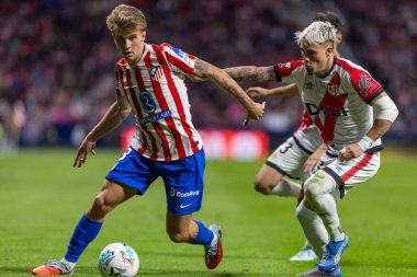 Madrid, İspanya - 24 Eylül 2025: Atletico Madrid ile Rayo Vallecano arasındaki La Liga maçı Madrid 'de oynandı. Atletico Madrid oyuncuları. EA Spor Ligi. Madrid Derbisi.
