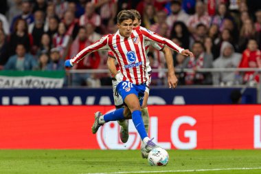 Madrid, İspanya - 24 Eylül 2025: Atletico Madrid ile Rayo Vallecano arasındaki La Liga maçı Madrid 'de oynandı. Atletico Madrid oyuncuları. EA Spor Ligi. Madrid Derbisi.