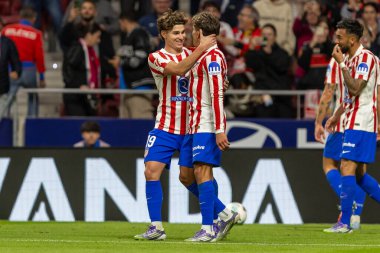 Madrid, İspanya - 24 Eylül 2025: Atletico Madrid ile Rayo Vallecano arasındaki La Liga maçı Madrid 'de oynandı. Atletico Madrid oyuncuları. EA Spor Ligi. Madrid Derbisi.
