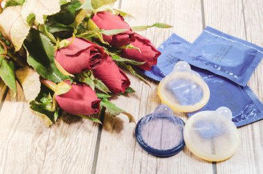 Prezervatif ve Güller