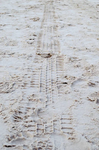 Stampa pneumatici sulla spiaggia — Foto Stock